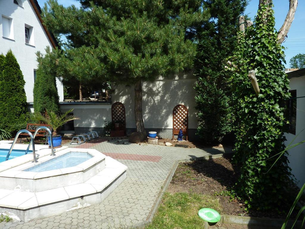 Neuseusslitz Pension Muench "Am Anger" מראה חיצוני תמונה