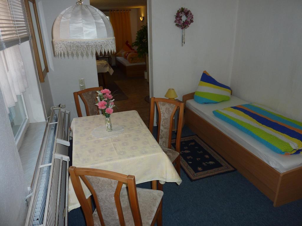 Neuseusslitz Pension Muench "Am Anger" חדר תמונה